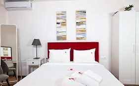 City Plaza Apartments & Rooms